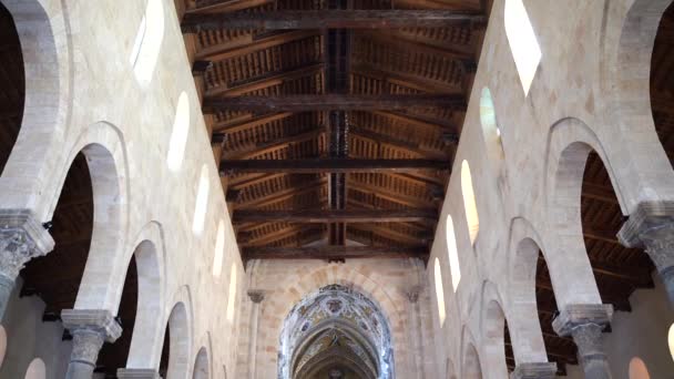 Kathedraal van Cefal, symmetrisch uitzicht — Stockvideo