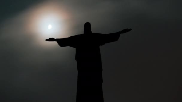 Tijdsverloop Van Christus Verlosser Maan Wolken Nachts — Stockvideo