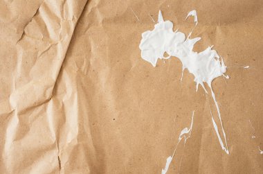 Beyaz kağıt bir lekesi.