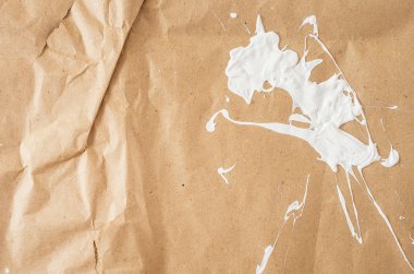 Beyaz kağıt bir lekesi.