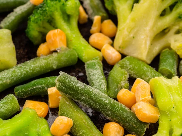 Заморожені овочі брокколі кукурудза зелена квасоля крупним планом — стокове фото