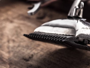 berber aletleri. Vintage Clipper düz jilet. Saç fırçası.