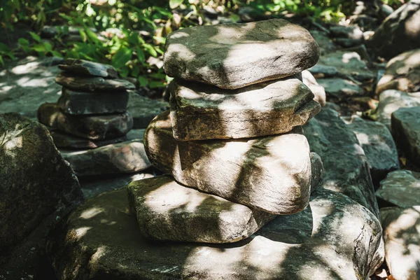 Zen Stone Stack Balanced Stones Stones Equilibrium Pile Rocks Woods — Stock Photo, Image