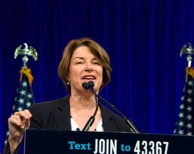 San Francisco, Ca - 23 Ağustos 2019: Başkan adayı Amy Klobuchar San Francisco, Kaliforniya'daki Demokratik Ulusal Kongre yaz oturumunda konuştu.