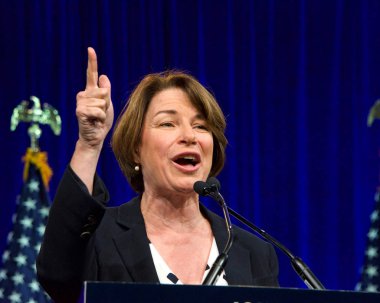 San Francisco, Ca - 23 Ağustos 2019: Başkan adayı Amy Klobuchar San Francisco, Kaliforniya'daki Demokratik Ulusal Kongre yaz oturumunda konuştu.