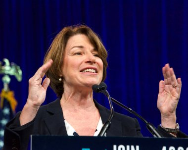San Francisco, Ca - 23 Ağustos 2019: Başkan adayı Amy Klobuchar San Francisco, Kaliforniya'daki Demokratik Ulusal Kongre yaz oturumunda konuştu.