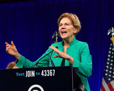 San Francisco, Ca - 23 Ağustos 2019: Başkan adayı Elizabeth Warren San Francisco, Kaliforniya'daki Demokratik Ulusal Kongre yaz oturumunda konuştu.