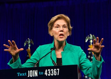 San Francisco, Ca - 23 Ağustos 2019: Başkan adayı Elizabeth Warren San Francisco, Kaliforniya'daki Demokratik Ulusal Kongre yaz oturumunda konuştu.
