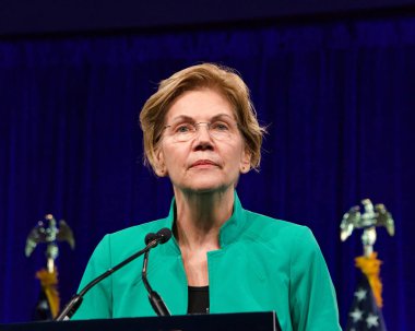 San Francisco, Ca - 23 Ağustos 2019: Başkan adayı Elizabeth Warren San Francisco, Kaliforniya'daki Demokratik Ulusal Kongre yaz oturumunda konuştu.