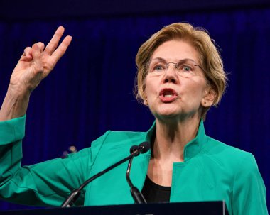 San Francisco, Ca - 23 Ağustos 2019: Başkan adayı Elizabeth Warren San Francisco, Kaliforniya'daki Demokratik Ulusal Kongre yaz oturumunda konuştu.