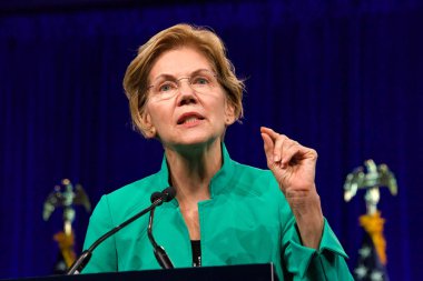 San Francisco, Ca - 23 Ağustos 2019: Başkan adayı Elizabeth Warren San Francisco, Kaliforniya'daki Demokratik Ulusal Kongre yaz oturumunda konuştu.