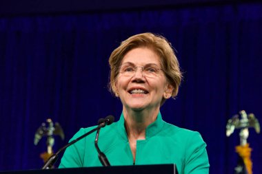 San Francisco, Ca - 23 Ağustos 2019: Başkan adayı Elizabeth Warren San Francisco, Kaliforniya'daki Demokratik Ulusal Kongre yaz oturumunda konuştu.