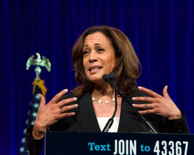San Francisco, CA - 23 Ağustos 2019: Başkan adayı Kamala Harris San Francisco, Kaliforniya 'da düzenlenen Demokratik Ulusal Kongresi yaz oturumunda konuşma yaptı.