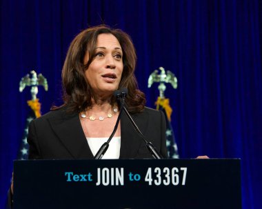San Francisco, CA - 23 Ağustos 2019: Başkan adayı Kamala Harris San Francisco, Kaliforniya 'da düzenlenen Demokratik Ulusal Kongresi yaz oturumunda konuşma yaptı.