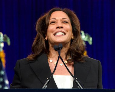 San Francisco, CA - 23 Ağustos 2019: Başkan adayı Kamala Harris San Francisco, Kaliforniya 'da düzenlenen Demokratik Ulusal Kongresi yaz oturumunda konuşma yaptı.