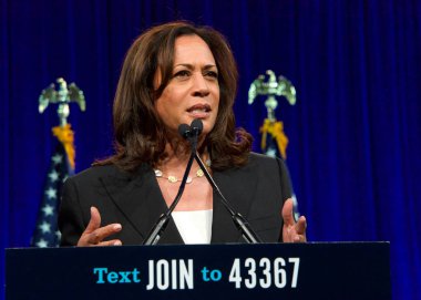 San Francisco, CA - 23 Ağustos 2019: Başkan adayı Kamala Harris San Francisco, Kaliforniya 'da düzenlenen Demokratik Ulusal Kongresi yaz oturumunda konuşma yaptı.