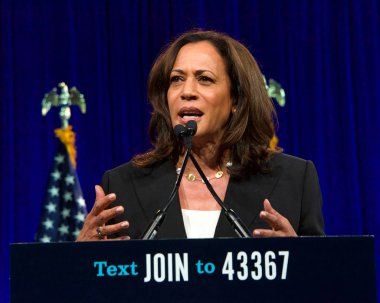 San Francisco, CA - 23 Ağustos 2019: Başkan adayı Kamala Harris San Francisco, Kaliforniya 'da düzenlenen Demokratik Ulusal Kongresi yaz oturumunda konuşma yaptı.