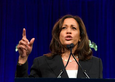 San Francisco, CA - 23 Ağustos 2019: Başkan adayı Kamala Harris San Francisco, Kaliforniya 'da düzenlenen Demokratik Ulusal Kongresi yaz oturumunda konuşma yaptı.