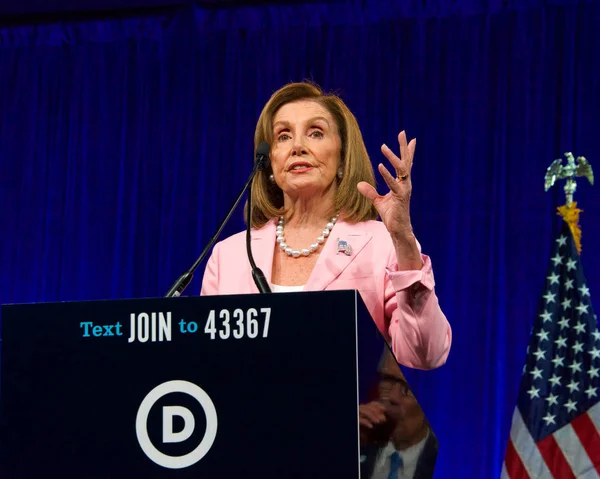 San Francisco, Ca - 23 Ağustos 2019: Meclis Başkanı Nancy Pelosi, San Francisco, Kaliforniya'daki Demokratik Ulusal Kongre Yaz Toplantısı'nda konuştu
