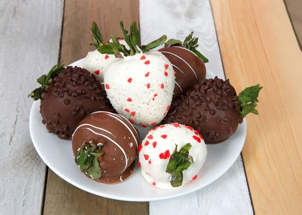 Variety Chocolate Covered Strawberries Plate Dark White Milk Chocolate Wood — Stock Photo, Image