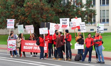 Oakland, Ca - 18 Ocak 2019: Oakland 'daki öğretmenler, ilçeyle olan sözleşme görüşmelerinde yavaş ilerlemeyi protesto etmek için bir gün 