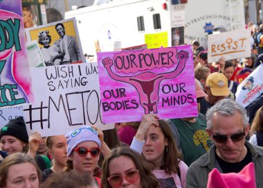San Francisco, Ca - 19 Ocak 2019 Kadınlar Yürüyüşü 'nün kimliği belirsiz katılımcıları. Bu yılın teması 
