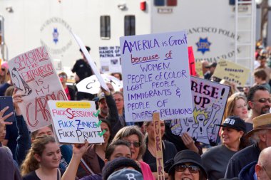 San Francisco, Ca - 19 Ocak 2019 Kadınlar Yürüyüşü 'nün kimliği belirsiz katılımcıları. Bu yılın teması 