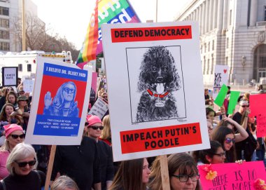 San Francisco, Ca - 19 Ocak 2019 Kadınlar Yürüyüşü 'nün kimliği belirsiz katılımcıları. Bu yılın teması 