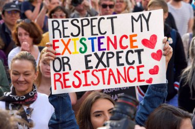 San Francisco, Ca - 19 Ocak 2019 Kadınlar Yürüyüşü 'nün kimliği belirsiz katılımcıları. Bu yılın teması 