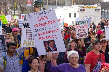 San Francisco, Ca - 19 Ocak 2019 Kadınlar Yürüyüşü 'nün kimliği belirsiz katılımcıları. Bu yılın teması 