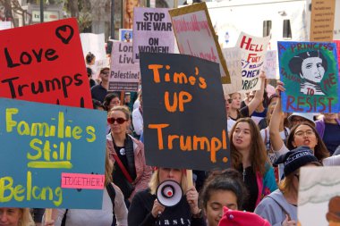 San Francisco, Ca - 19 Ocak 2019 Kadınlar Yürüyüşü 'nün kimliği belirsiz katılımcıları. Bu yılın teması 