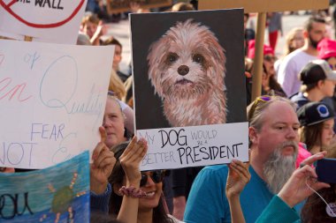 San Francisco, Ca - 19 Ocak 2019 Kadınlar Yürüyüşü 'nün kimliği belirsiz katılımcıları. Bu yılın teması 