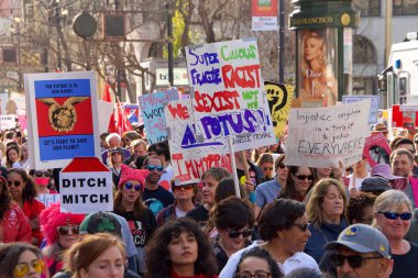 San Francisco, Ca - 19 Ocak 2019 Kadınlar Yürüyüşü 'nün kimliği belirsiz katılımcıları. Bu yılın teması 