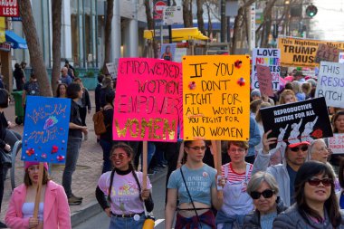 San Francisco, Ca - 19 Ocak 2019 Kadınlar Yürüyüşü 'nün kimliği belirsiz katılımcıları. Bu yılın teması 