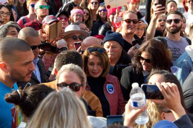 San Francisco, Ca - 19 Ocak 2019 Nancy Pelosi, Kadınlar Yürüyüşü 'ne sürpriz bir ziyarette bulundu. Bu yılın teması 