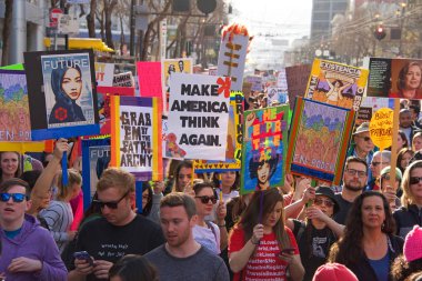 San Francisco, Ca - 19 Ocak 2019 Kadınlar Yürüyüşü 'nün kimliği belirsiz katılımcıları. Bu yılın teması 