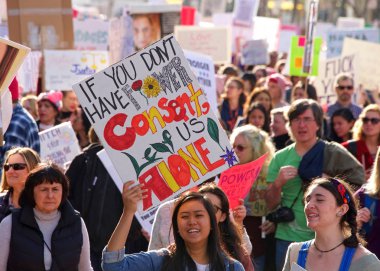 San Francisco, Ca - 19 Ocak 2019 Kadınlar Yürüyüşü 'nün kimliği belirsiz katılımcıları. Bu yılın teması 