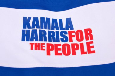 Oakland, Ca - 27 Ocak 2019: 2020 seçimleri için başkanlık kampanyasını resmen başlatan binlerce kişi California Senatörü Kamala Harris için düzenlenen mitinglere katıldı. Tote çanta logo tasarımına yakın plan.