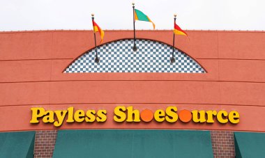 Vacaville, Ca - 16 Şubat 2019: Payless Shoe Source Inc, merkezi Kansas 'ta bulunan ve Usa Today' in haberine göre ABD 'deki yerleri yakında kapatılacak olan bir Amerikan indirimli ayakkabı perakendecisi.