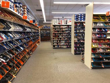Vacaville, Ca - 16 Şubat 2019: Payless Shoe Source Inc, merkezi Kansas 'ta bulunan ve Usa Today' in haberine göre ABD 'deki yerleri yakında kapatılacak olan bir Amerikan indirimli ayakkabı perakendecisi.