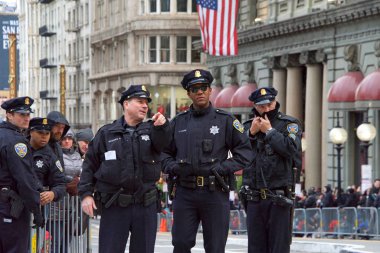 San Francisco, Ca - 23 Şubat 2019: Çin Yeni Yıl Geçit Töreni sırasında dünyanın en büyük 10 geçit töreninden biri olarak adlandırılan polis, Asya dışındaki türünün en büyük kutlamasıdır.