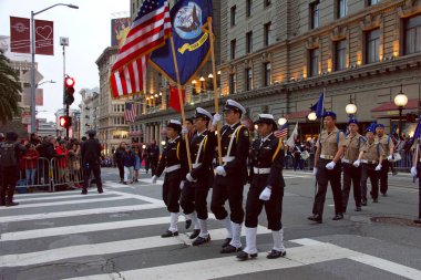 San Francisco, Ca - 23 Şubat 2019: Çin Yeni Yıl Geçit Töreni 'nin kimliği belirsiz katılımcıları, Asya dışındaki türünün en büyük kutlamalarından biri olarak adlandırılıyor.