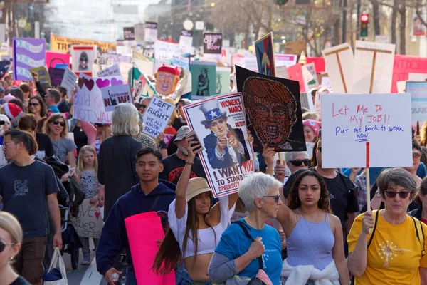 2019年1月19日 旧金山 女子大游行中身份不明的参与者 今年的主题是 迈向权力的真相 庆祝女性浪潮 — 图库照片