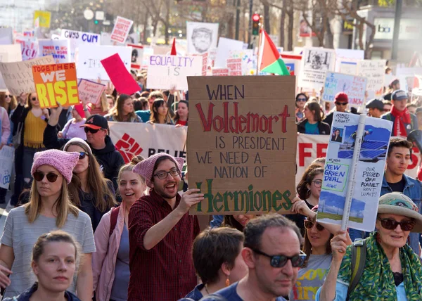 San Francisco Stycznia 2019 Niezidentyfikowani Uczestnicy Marszu Kobiet Tegorocznym Tematem — Zdjęcie stockowe