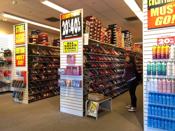 San Leandro February 2019 Payless Shoe Source Inc 캔자스주 토피카에 — 스톡 사진