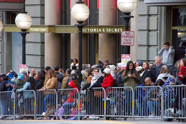 San Francisco February 2019 Spectators Line Streets Chinese New Year — Stock Photo, Image