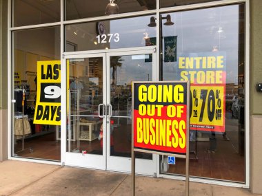 San Leandro, Ca - Nisan 01, 2019: Çocuk giyim perakendecisi Gymboree Group Inc. iflas başvurusunda bulundu ve 800 Gymboree ve Crazy 8 mağazasını kapatacak.