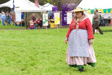 Fairfield, Ca - 6 Nisan 2019: Tartan Festivali 'nin tanımlanamayan katılımcıları, Ardenwood Çiftliği' nde Doğu Körfezi İskoçları tarafından düzenlenen bir İskoç yaşam tarihi festivaline ev sahipliği yaptılar..