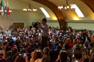 San Francisco, Ca - 28 Nisan 2019: Demokratik 2020 ABD başkan adayı Beto O 'Rourke Town Hall Kampanyası San Francisco, Kaliforniya' daki İrlanda Kültür Merkezi 'nde toplandı