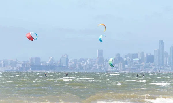 Alameda Abril 2019 Kite Surfers San Francisco Bay Windy Day — Fotografia de Stock